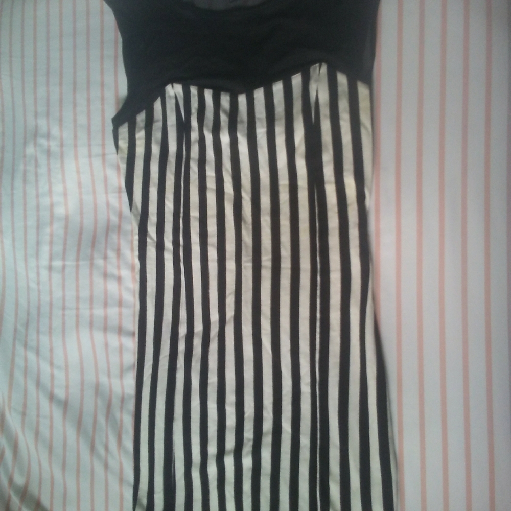 Body con black and white stripe dress